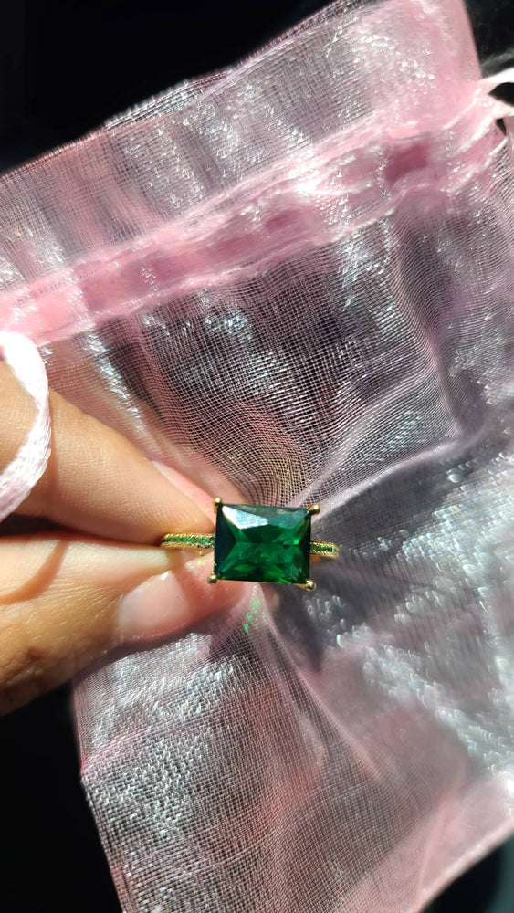 
                
                    Load image into Gallery viewer, Emerald Crystal Ring
                
            