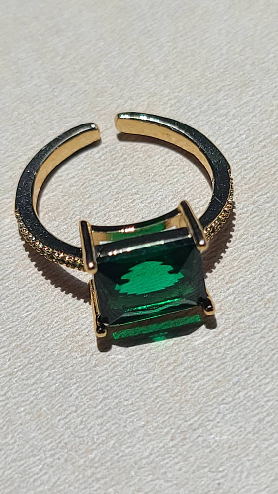 
                
                    Load image into Gallery viewer, Emerald Crystal Ring
                
            