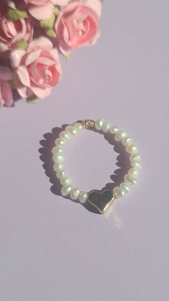 
                
                    Load image into Gallery viewer, Pearl Heart Ring
                
            