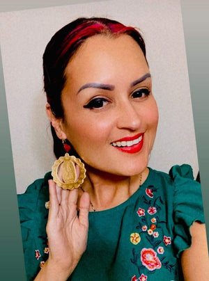 
                
                    Load image into Gallery viewer, Virgen de Guadalupe Hoop Earrings
                
            
