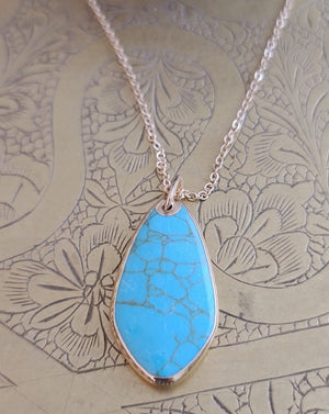 
                
                    Load image into Gallery viewer, Turquoise Pendant Necklace
                
            